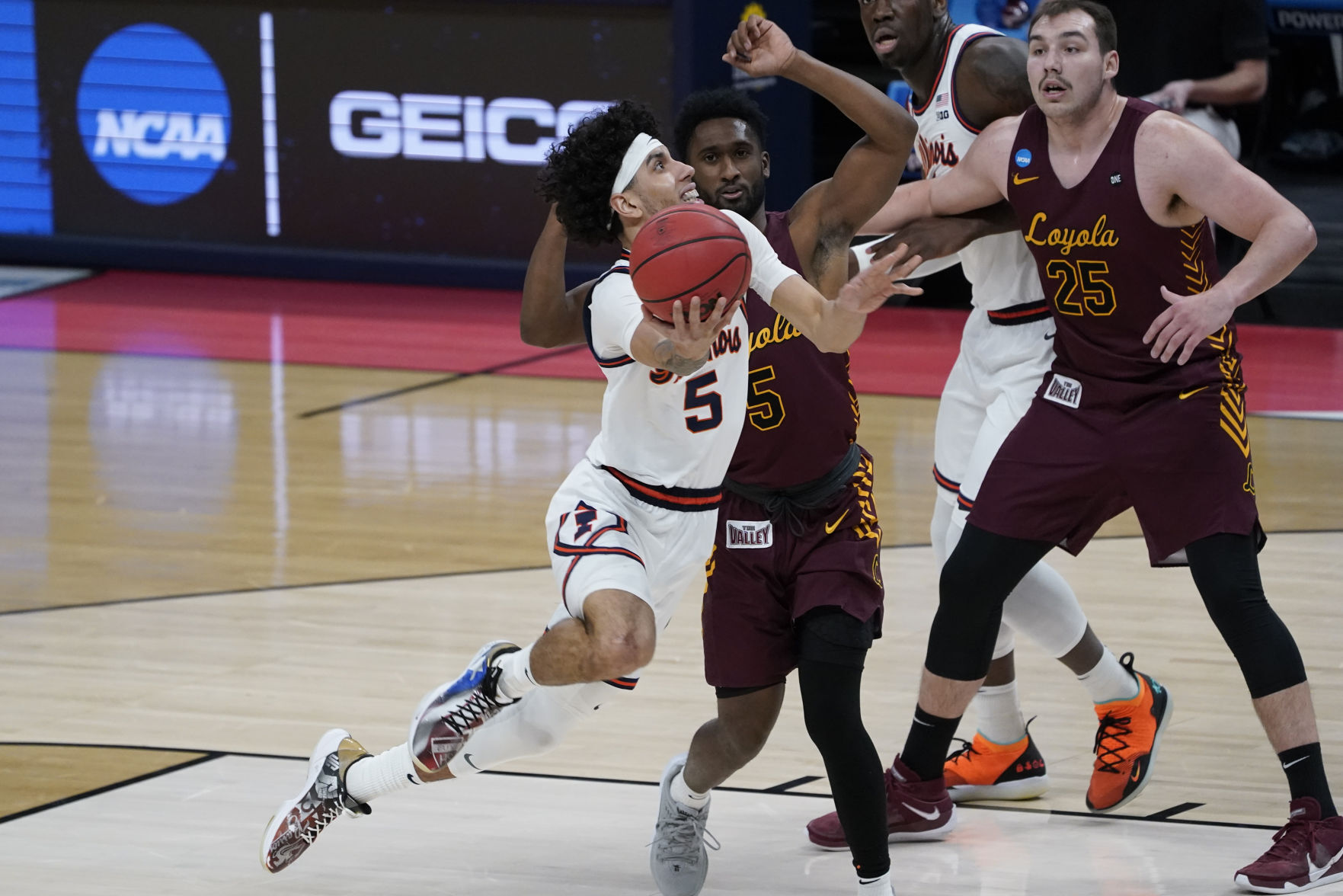 NCAA Loyola Chicago Illinois Basketball